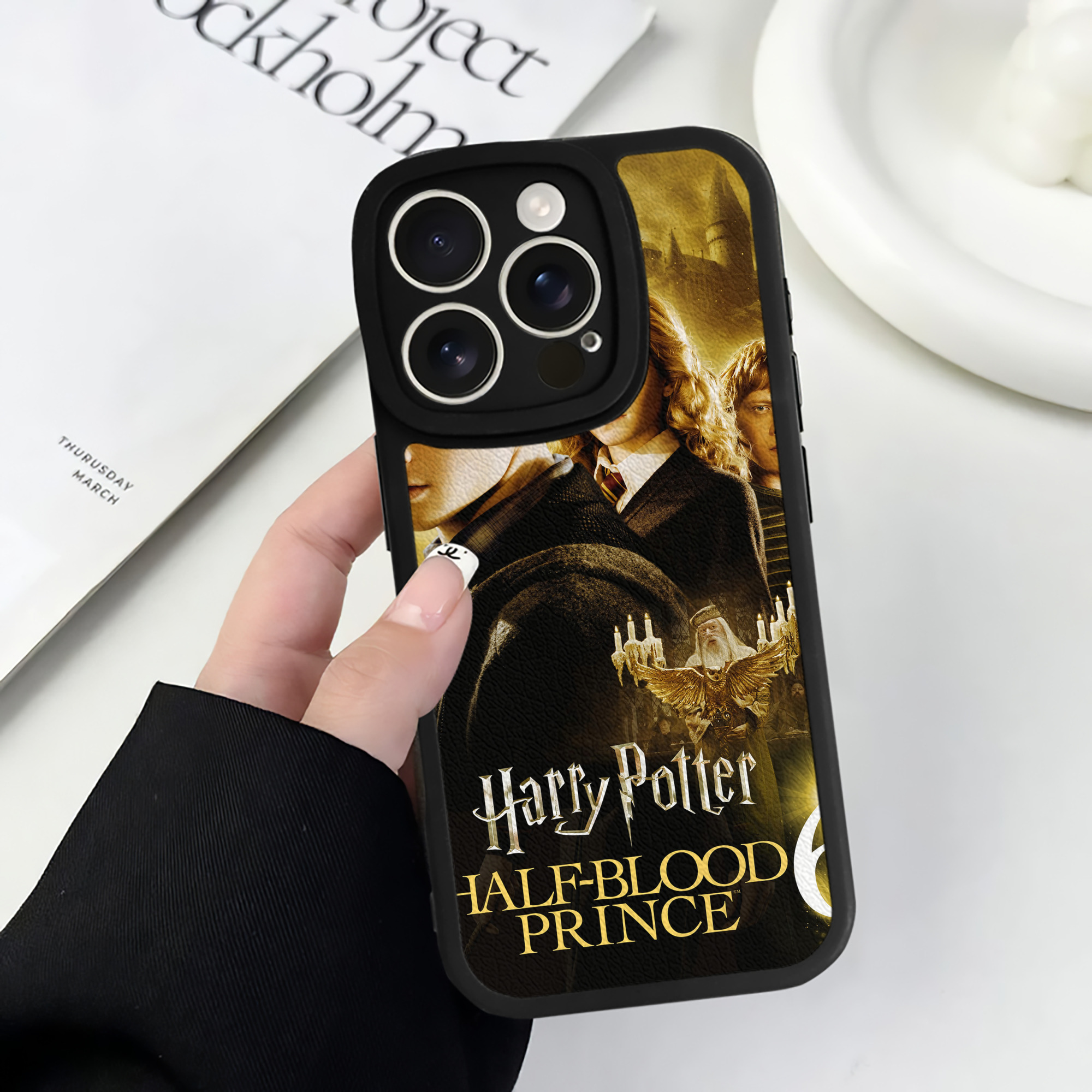 （画像用） Harry Potter ハリー・ポッターシリーズ 【iPhone 16シリーズ対応】シリコンスマホケース（レザー調） 材質：シリコン